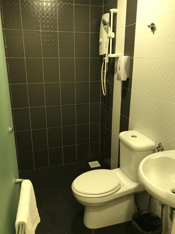 Goody Hotel ยะโฮร์บาห์รู ภายนอก รูปภาพ